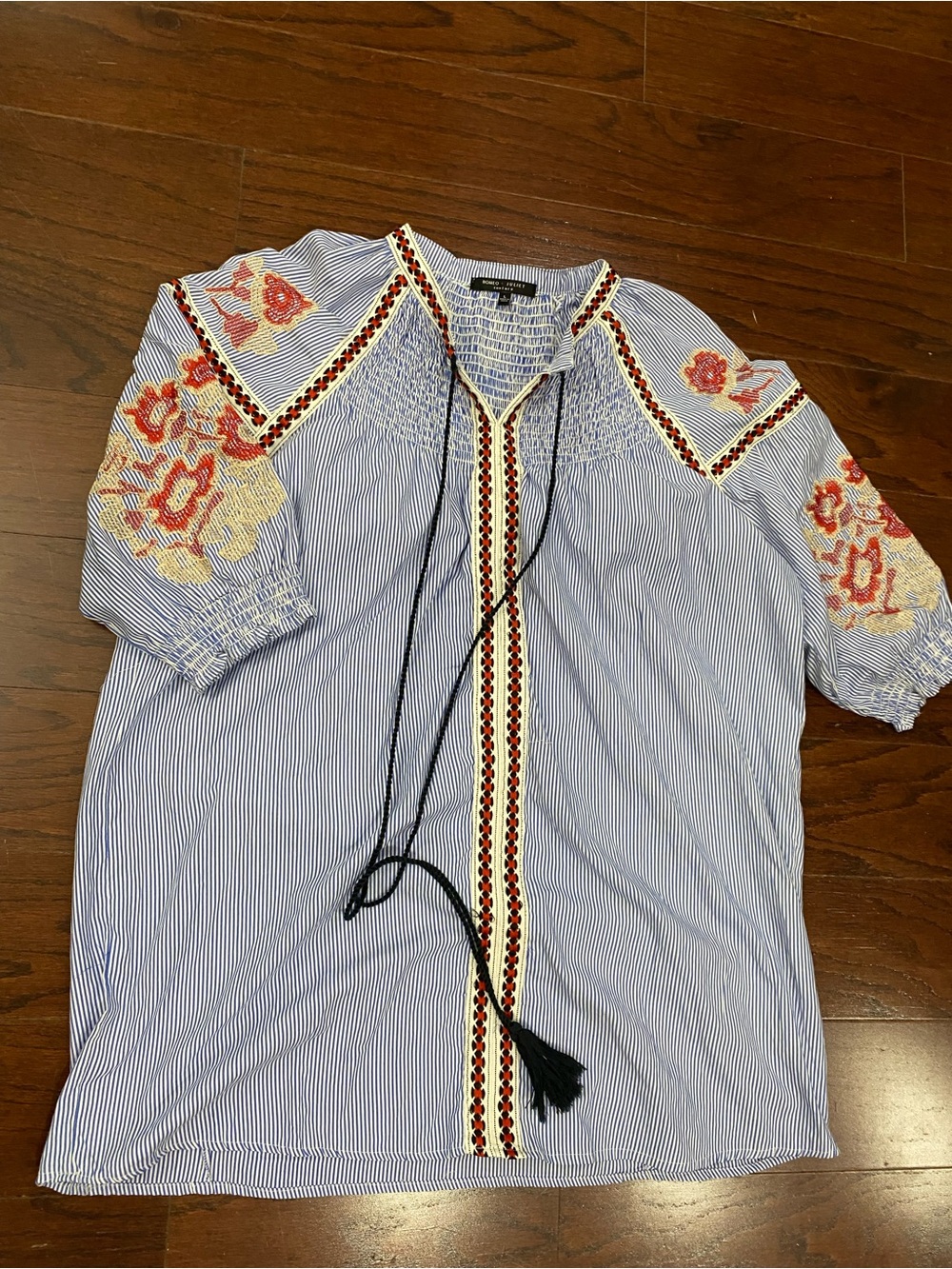Blue White‎ Seersucker Striped Embroidered floral V-Neck Dress size large